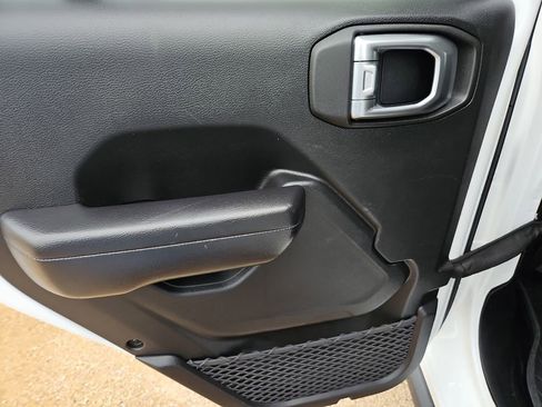 Used 2020 Jeep Gladiator Rubicon w/ Safety Group AWD/4WD image 18