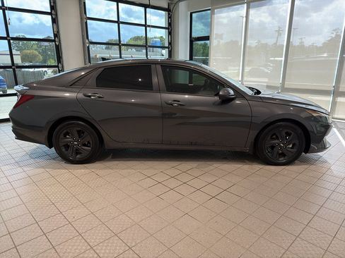 Used 2023 Hyundai Elantra SEL FWD image 6