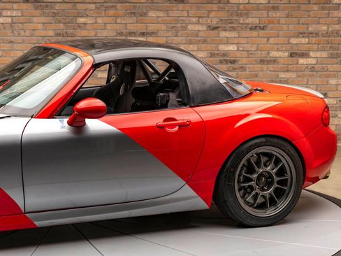 Used 2006 MAZDA MX-5 Miata Sport w/ Suspension Pkg image 12