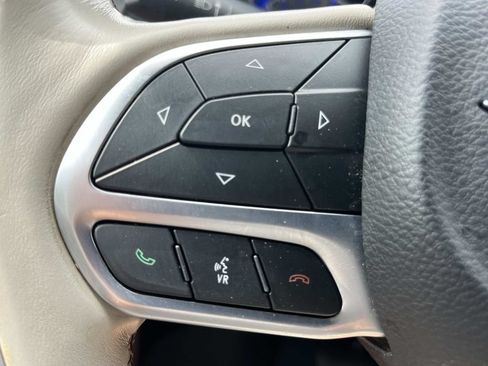 Used 2020 Chrysler Pacifica Limited FWD image 37