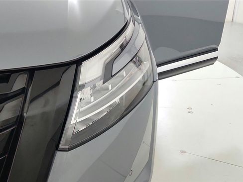 Used 2024 Nissan Pathfinder Platinum w/ Black Appearance Package AWD/4WD image 39