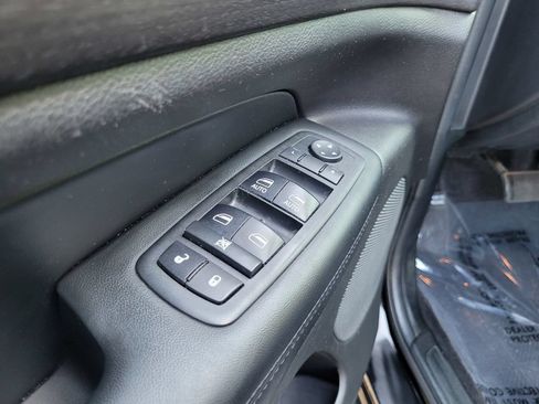 Used 2018 Jeep Grand Cherokee Altitude AWD/4WD image 26