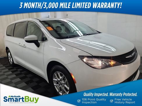 Used 2023 Chrysler Voyager LX image 1