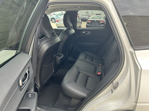 Used 2023 Volvo XC60 B5 Plus w/ Climate Package AWD/4WD image 17