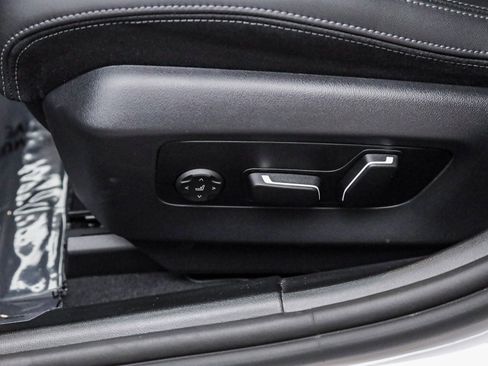 Certified 2025 BMW 530i w/ Premium Package image 22