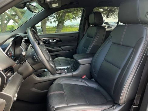 Used 2022 Chevrolet Traverse RS FWD image 16