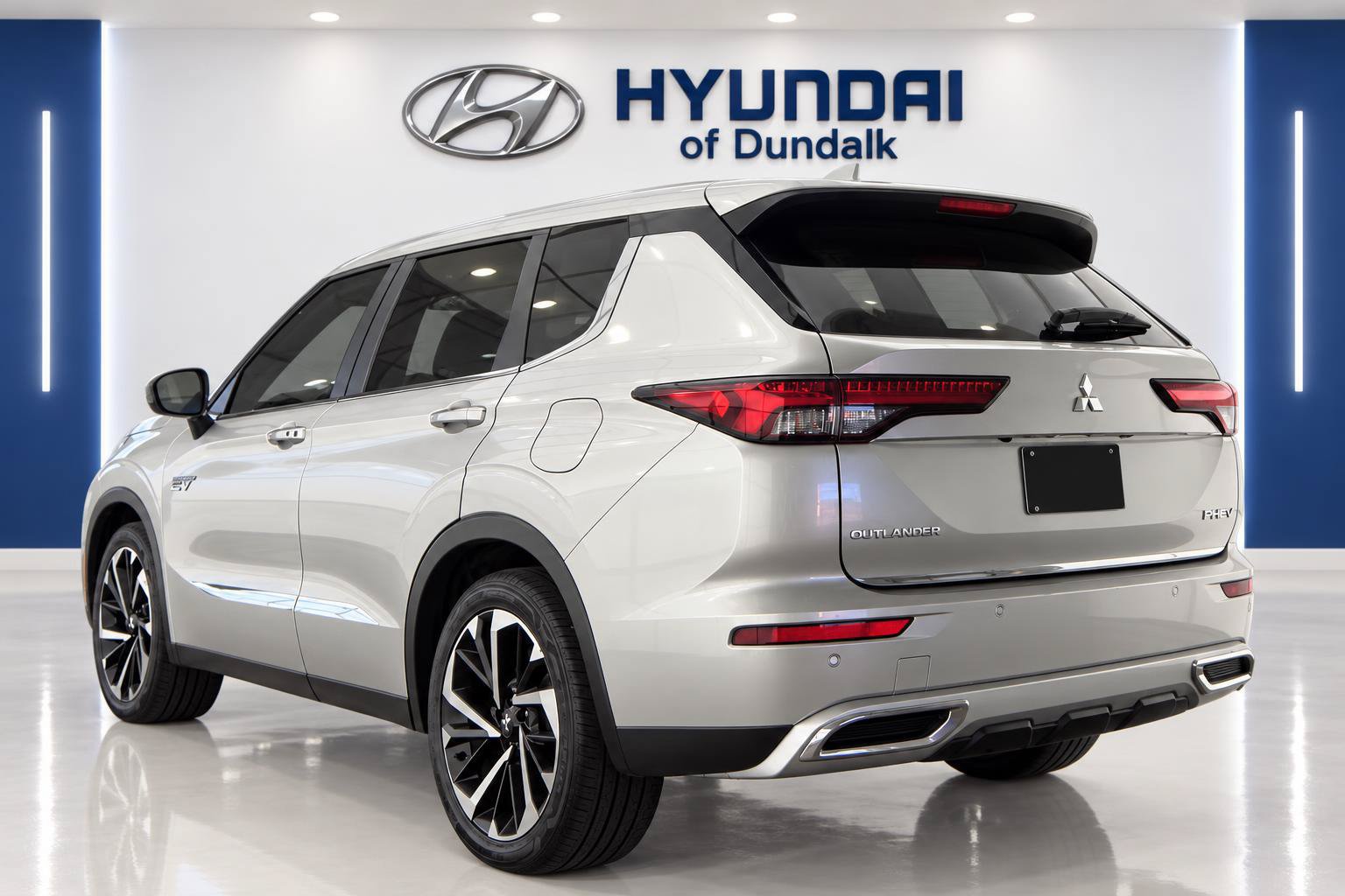Used 2025 Mitsubishi Outlander SE AWD/4WD image 2