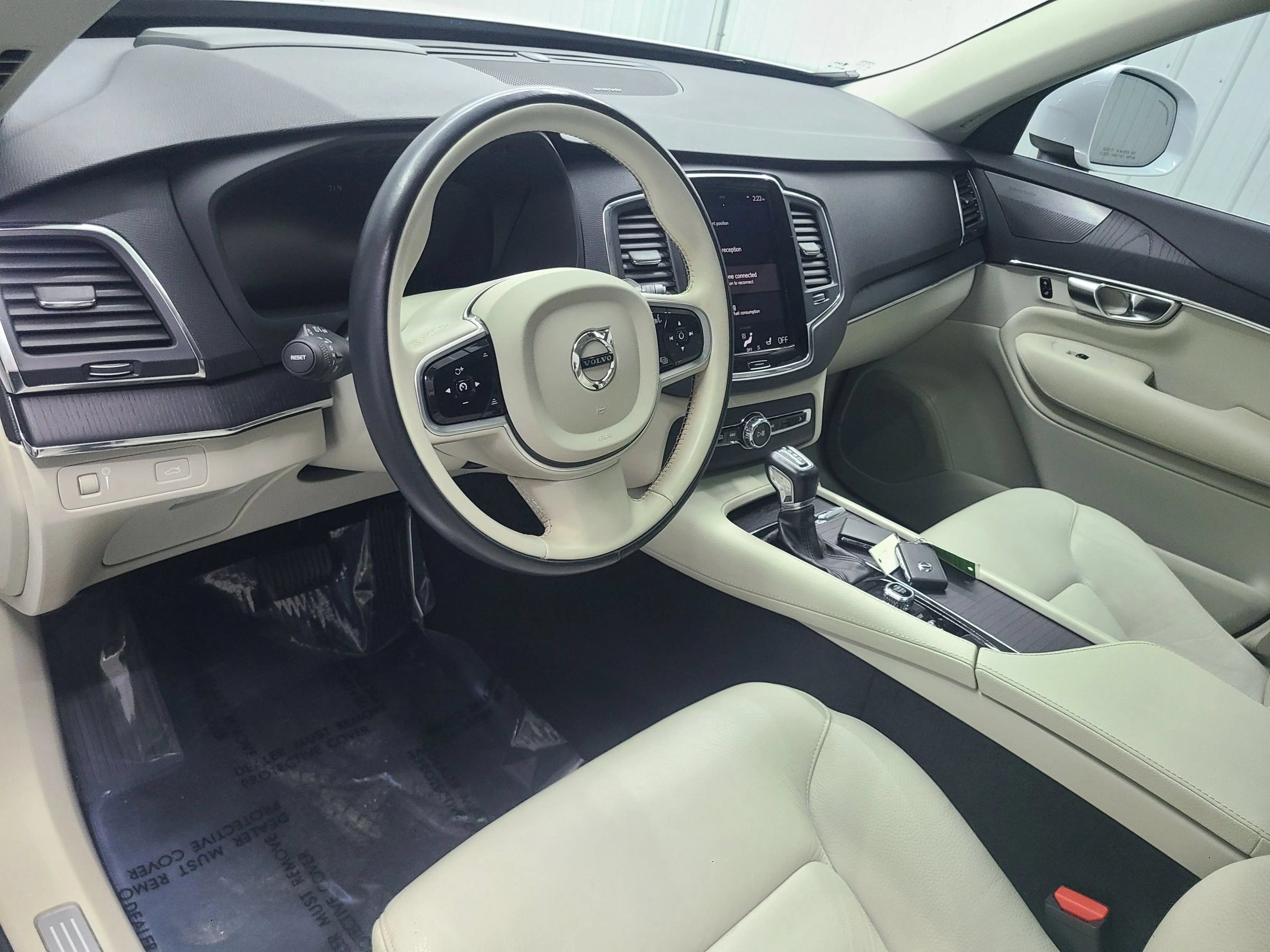 Used 2020 Volvo XC90 T6 Momentum AWD/4WD image 21