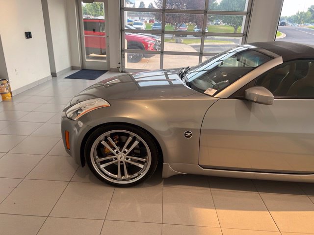 Used 2005 Nissan 350Z Grand Touring RWD image 4
