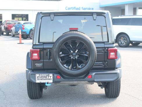 Used 2024 Jeep Wrangler Unlimited Sahara AWD/4WD image 6