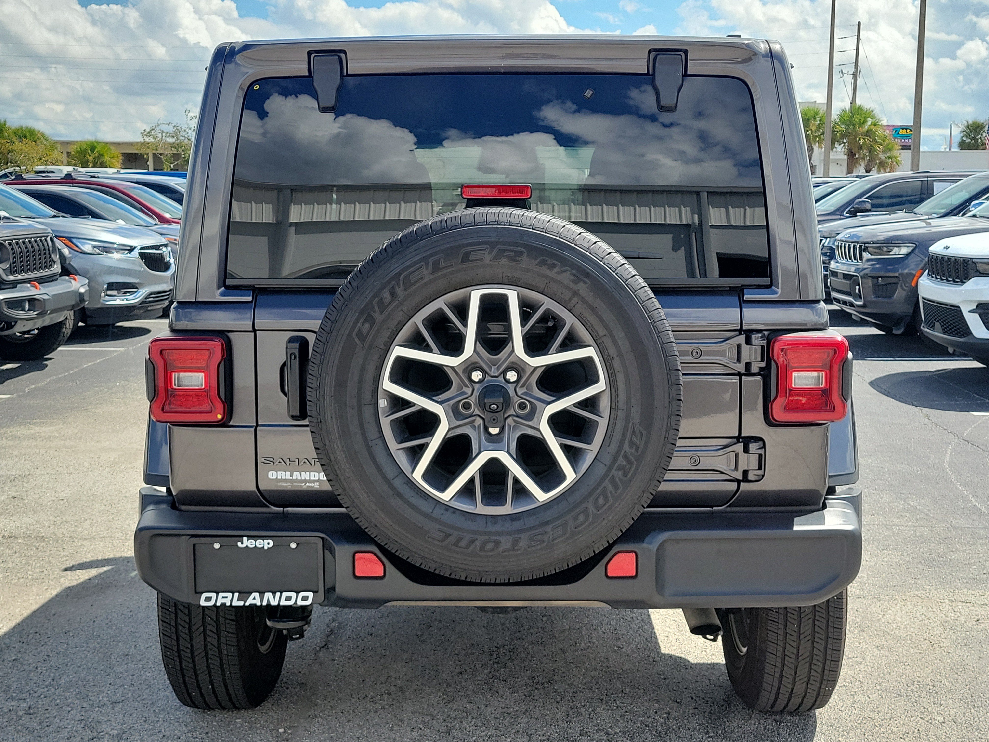 Used 2025 Jeep Wrangler Unlimited Sahara AWD/4WD image 6
