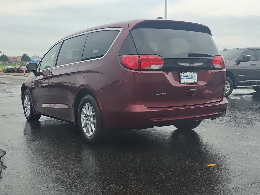Used 2023 Chrysler Voyager LX FWD image 5
