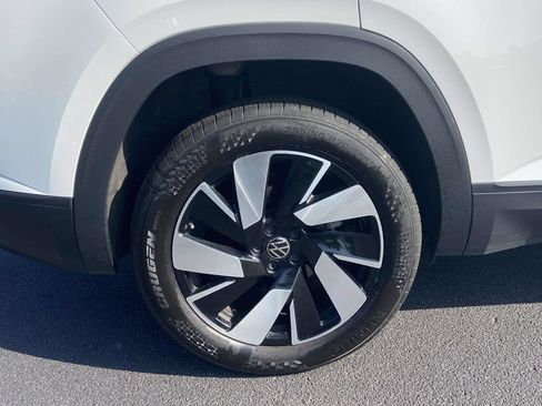 Used 2025 Volkswagen Atlas Cross Sport SE FWD image 8