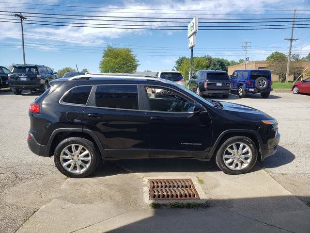 Used 2017 Jeep Cherokee Limited AWD/4WD image 7