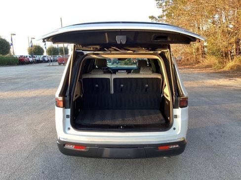 Used 2022 Jeep Wagoneer Series II w/ Premium Group I image 9