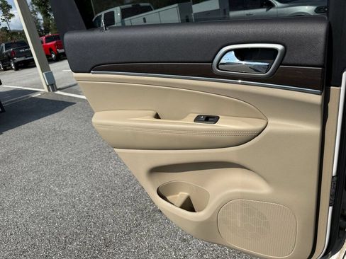 Used 2018 Jeep Grand Cherokee Limited RWD image 9