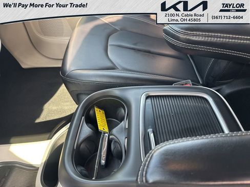 Used 2024 Chrysler Pacifica Touring-L image 17