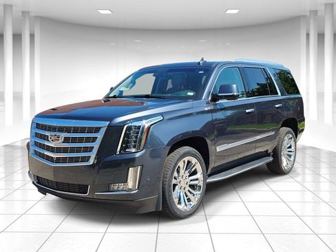 Used 2020 Cadillac Escalade Luxury w/ LPO, Radiant Package AWD/4WD image 7