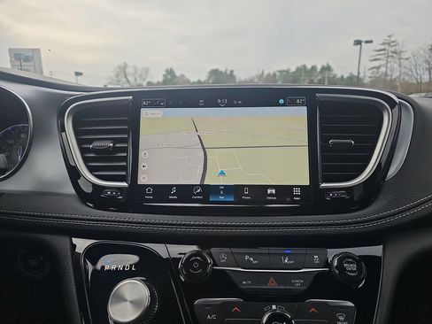 New 2026 Chrysler Pacifica Limited AWD/4WD image 22