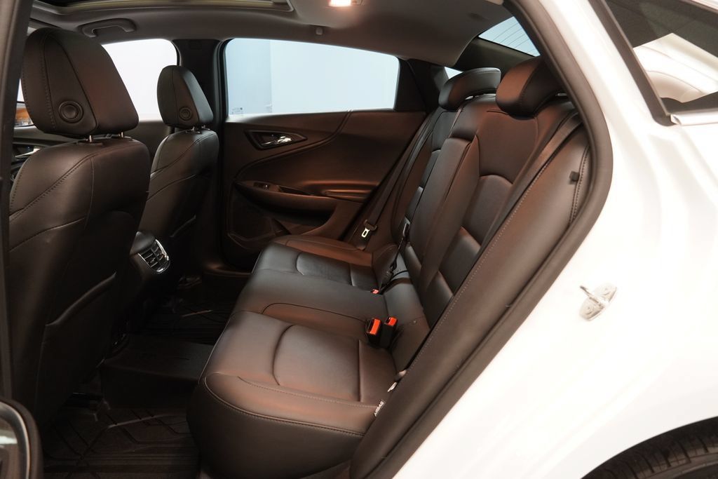 Used 2018 Chevrolet Malibu LT w/ Leather Package FWD image 27