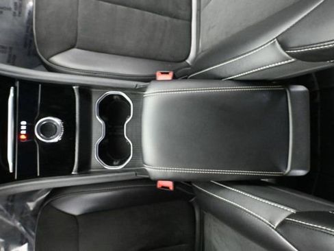 Used 2024 Jeep Grand Cherokee Altitude image 33