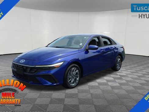 Used 2024 Hyundai Elantra SEL FWD image 3