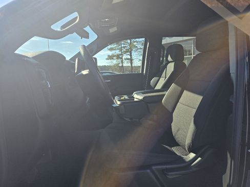 Used 2024 Chevrolet Silverado 2500 Custom image 9