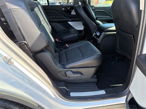 Used 2021 Lincoln Aviator Reserve w/ Equipment Group 201A image 15