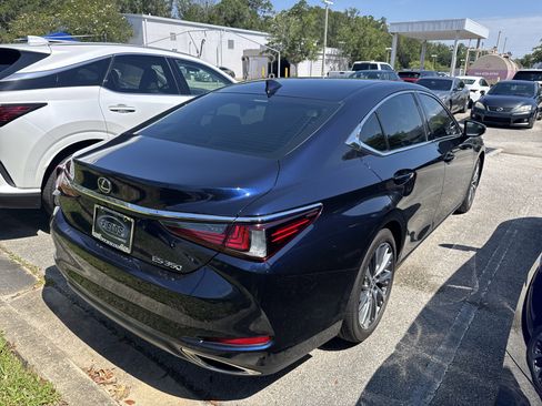 Used 2019 Lexus ES 350 w/ Accessory Package FWD image 2