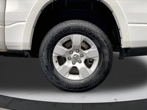 Used 2025 RAM 1500 Big Horn AWD/4WD image 36