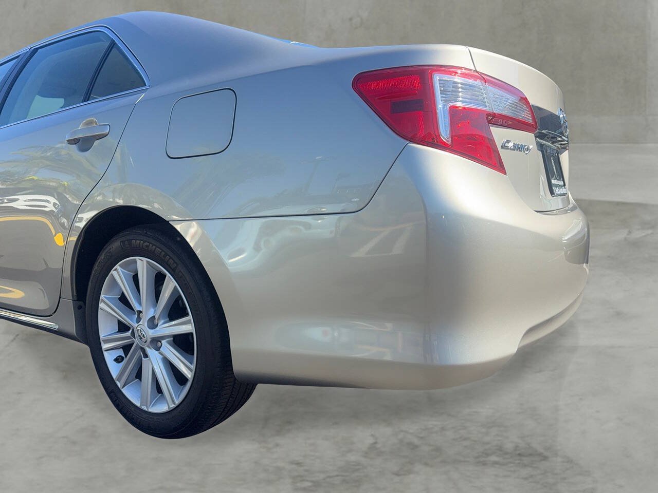 Used 2014 Toyota Camry XLE w/ Leather Package FWD image 28