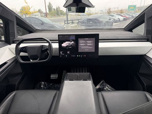 Used 2024 Tesla Cybertruck Cyberbeast AWD/4WD image 23