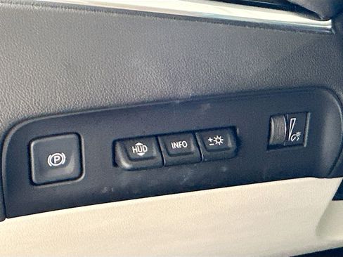 Used 2022 Buick Enclave Avenir FWD image 10