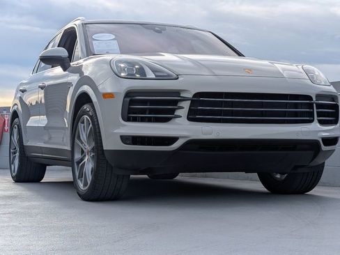 Used 2022 Porsche Cayenne E-Hybrid image 25