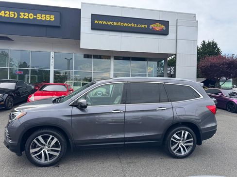 Used 2017 Honda Pilot Touring image 2