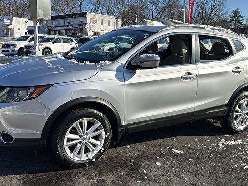 Used 2018 Nissan Rogue Sport SV w/ SV All-Weather Package image 3