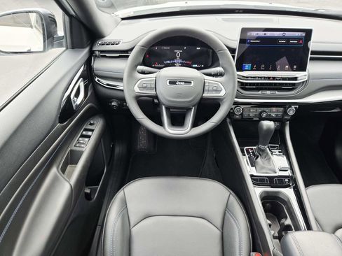 Used 2025 Jeep Compass Limited w/ High Altitude Package image 12