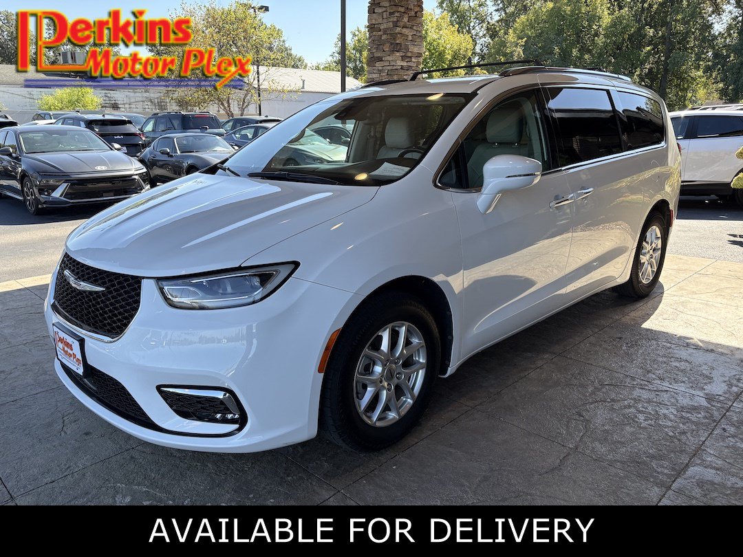 Used 2021 Chrysler Pacifica Touring-L FWD image 1