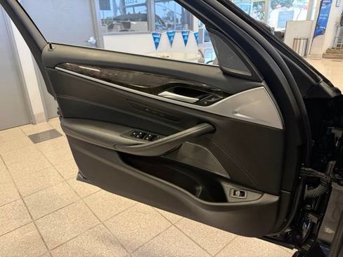 Used 2019 BMW 530i w/ Convenience Package RWD image 21