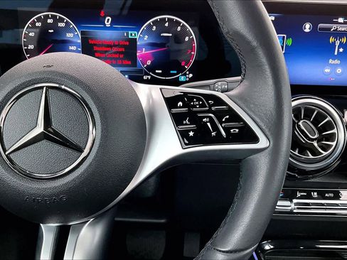 Used 2025 Mercedes-Benz GLB 250 image 23