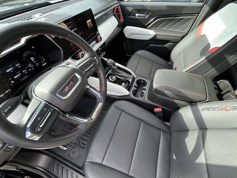 Used 2024 GMC Canyon AT4X image 10