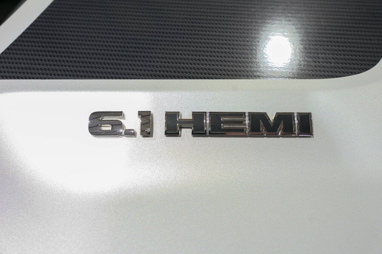 Used 2009 Dodge Challenger SRT8 RWD image 26