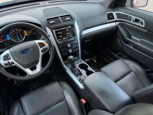 Used 2015 Ford Explorer XLT w/ Equipment Group 202B AWD/4WD image 12