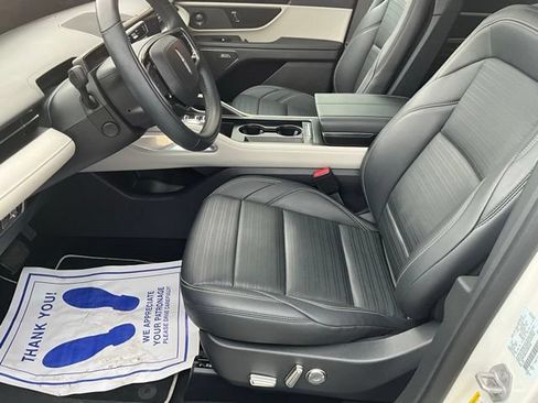 Used 2025 Lincoln Nautilus Reserve AWD/4WD image 5