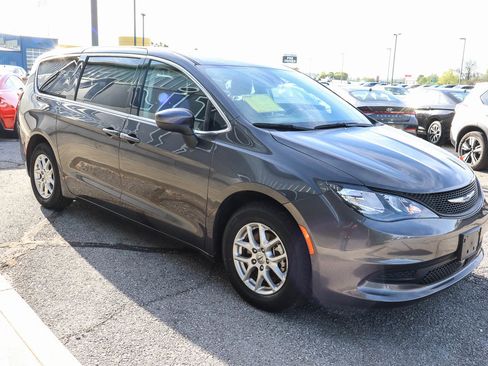 Used 2023 Chrysler Voyager LX FWD image 3