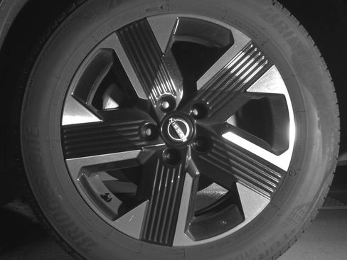 Used 2025 Nissan Kicks SV image 9