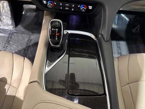 Used 2019 Buick Enclave Essence image 45