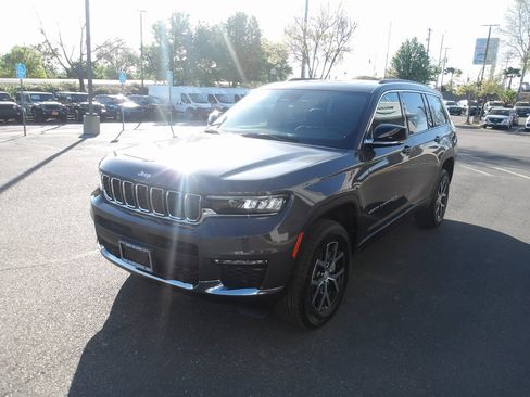 New 2025 Jeep Grand Cherokee L Limited w/ Luxury Tech Group II image 4