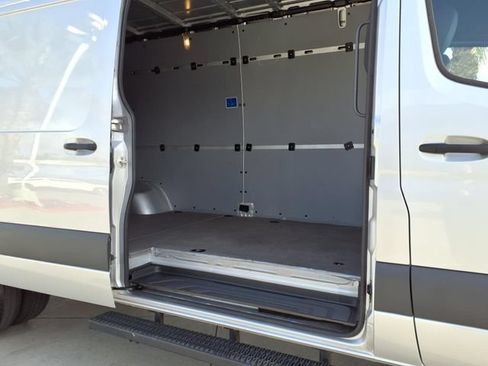 Used 2024 Mercedes-Benz Sprinter 3500 image 23