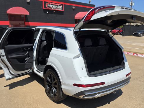 Used 2020 Audi Q7 3.0T Premium Plus w/ Premium Plus Package AWD/4WD image 19